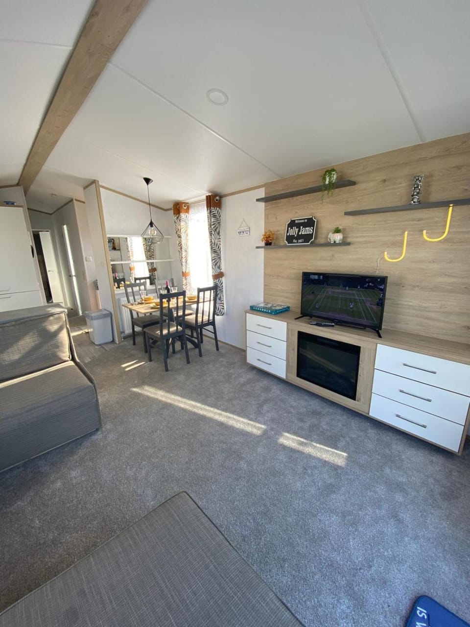 TV and multimedia, Living room, Dining area