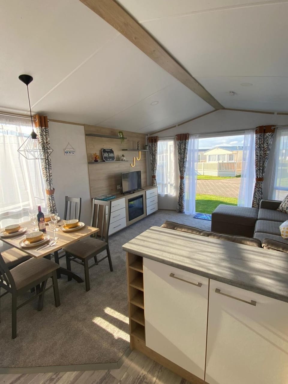Living room, Dining area