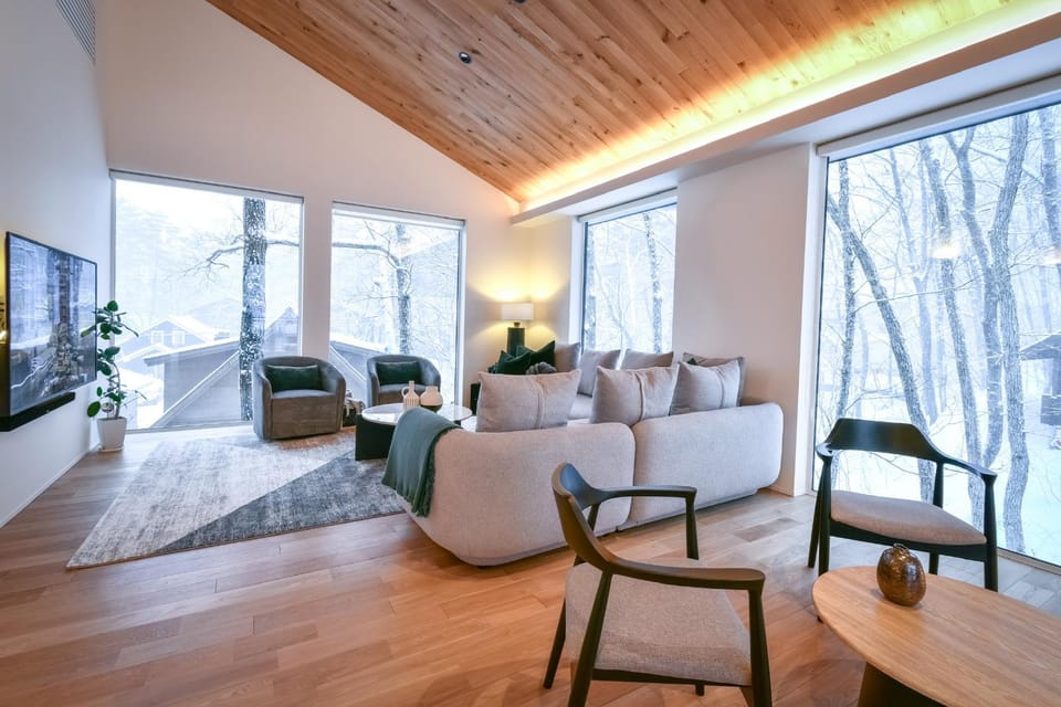 Chalet Hikaru - A Light-Filled Luxury Retreat 4BR Chalet in Hakuba