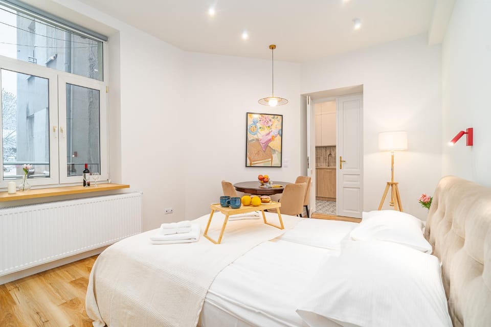 Bed, Living room, Photo of the whole room, Seating area, Bedroom, towels