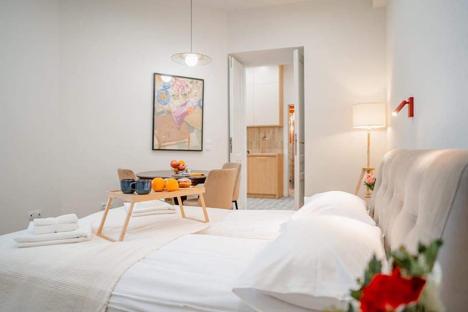 Bed, Living room, Photo of the whole room, Seating area, Bedroom, towels