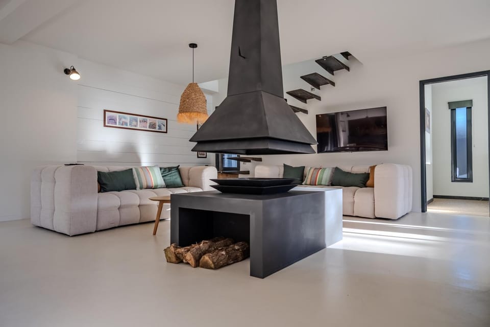TV and multimedia, Living room, fireplace