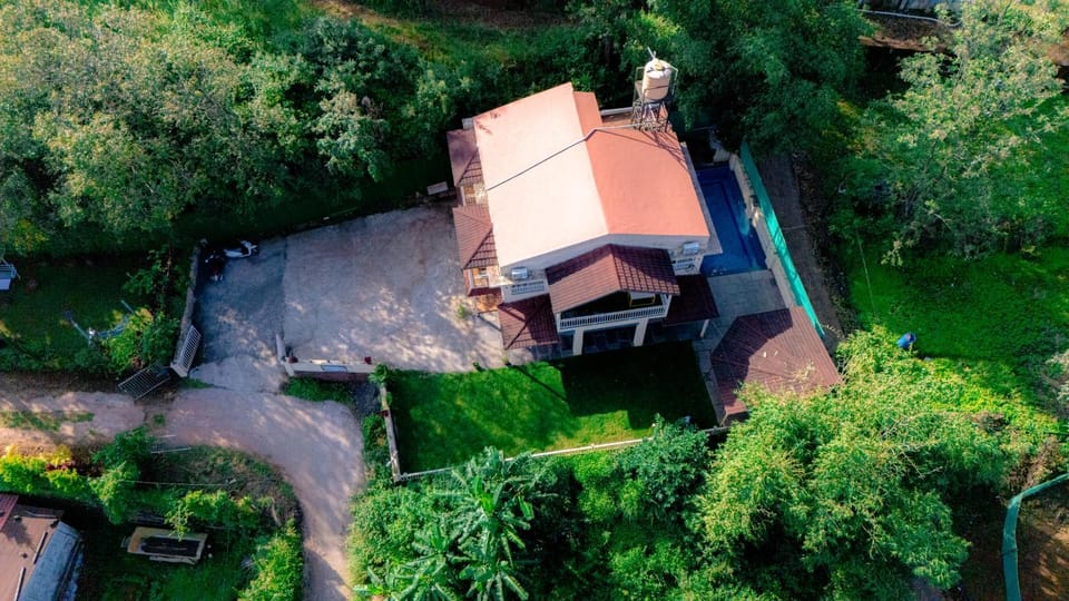 Property building, Spring, Neighbourhood, Natural landscape, Bird's eye view, Garden