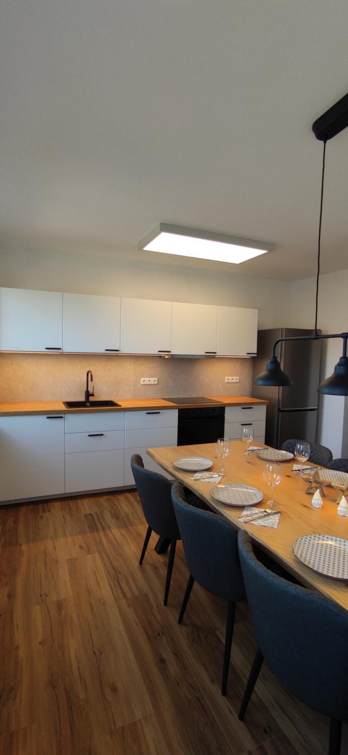 Eleonoras Ferienwohnung im 2OG inklusive eigenen Parkplätzen vor der Tür für bis zu 8 Personen geeignet Apartment in Wurzburg