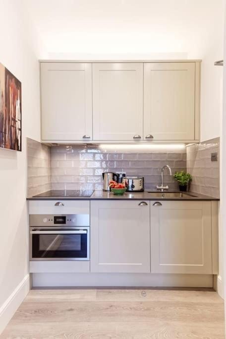 Bright and cosy studio - Premium street-2nd floor. Apartment in City of Westminster
