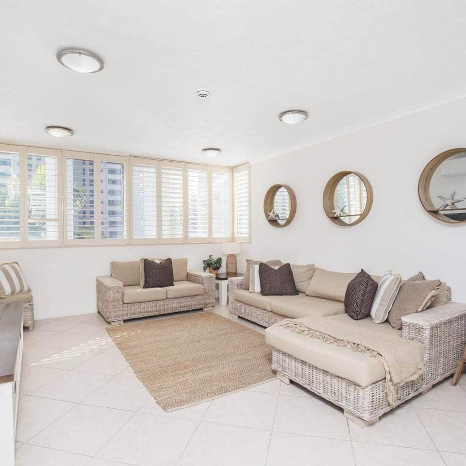 Rainbow Retreat - 3 Bed Ocean Views, SPA on Roof Terrace Apartment in Tweed Heads