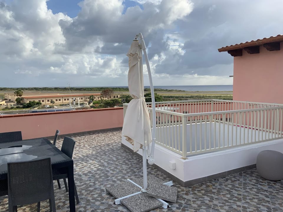 View (from property/room), Balcony/Terrace, Dining area, Sea view