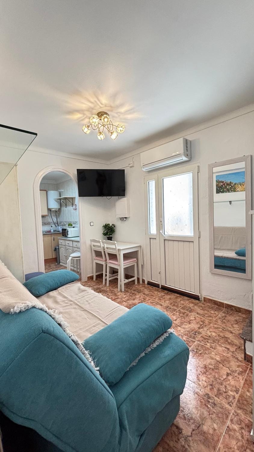Communal lounge/ TV room, Bed, TV and multimedia, Living room, Photo of the whole room, Seating area, Dining area, Bedroom