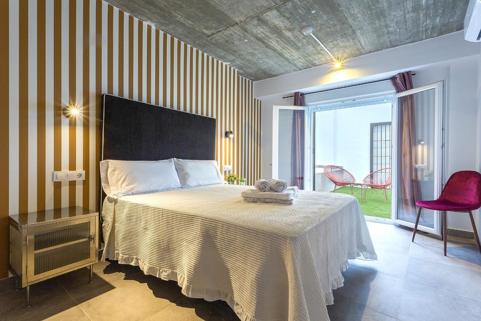 Bed, Balcony/Terrace, Photo of the whole room, Bedroom, towels