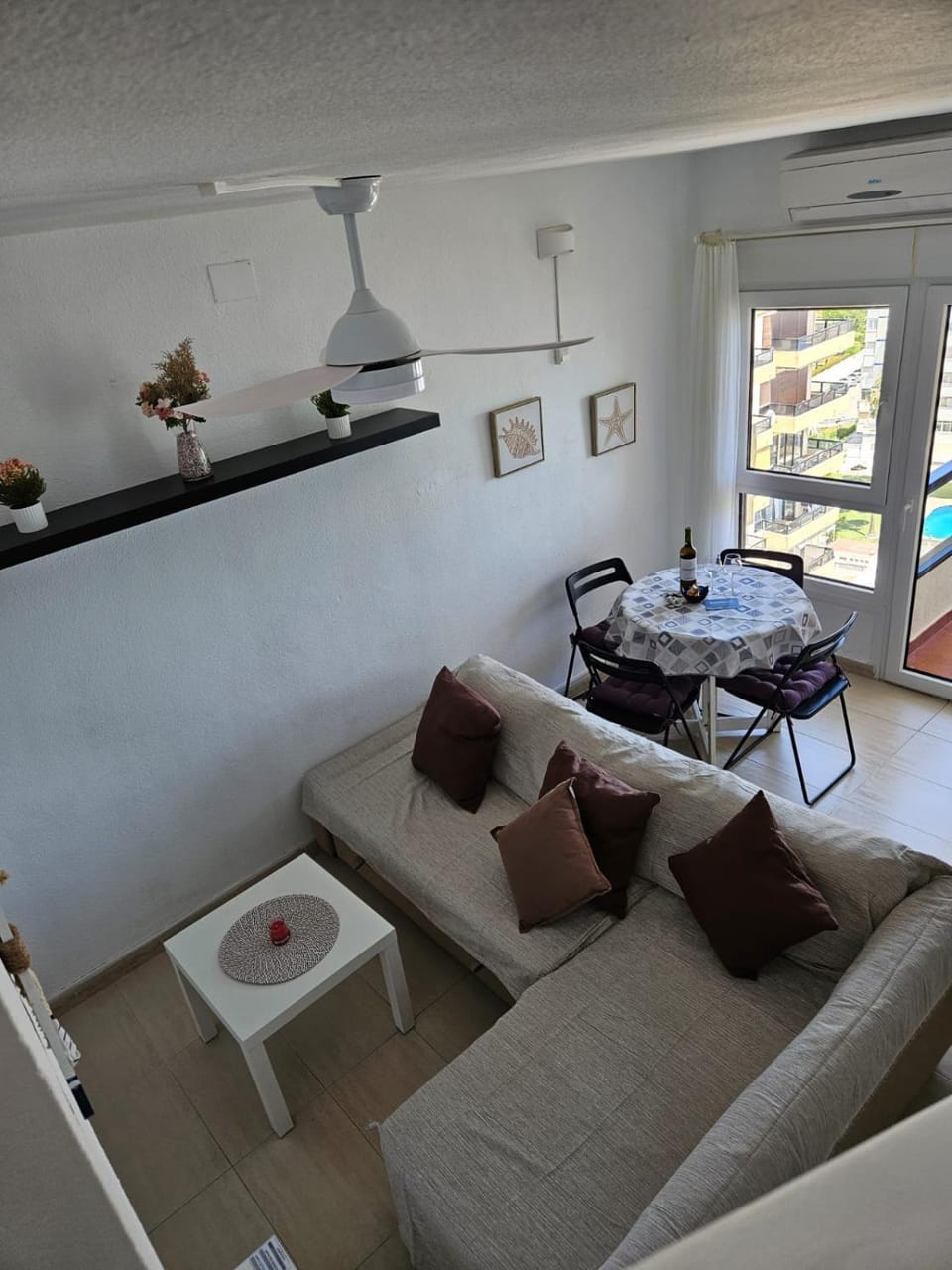Living room, Lounge or bar