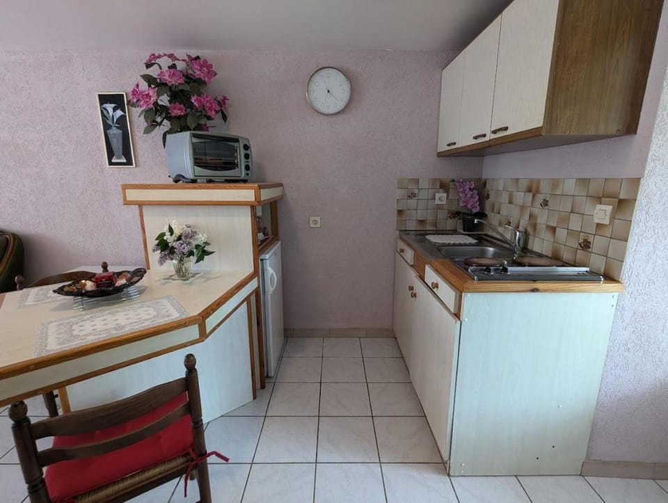 Kitchen or kitchenette, stove