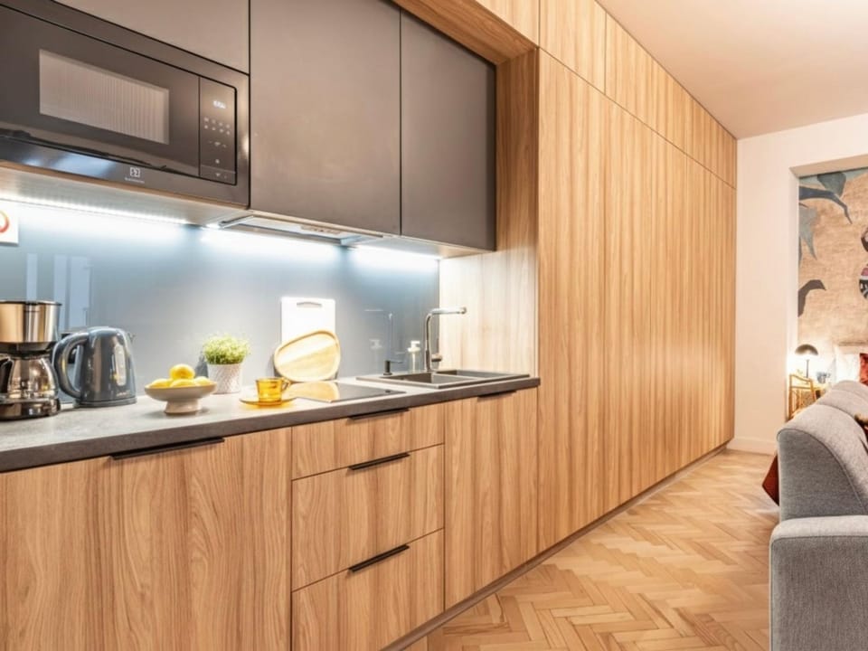 Coffee/tea facilities, Kitchen or kitchenette, dishwasher, stove