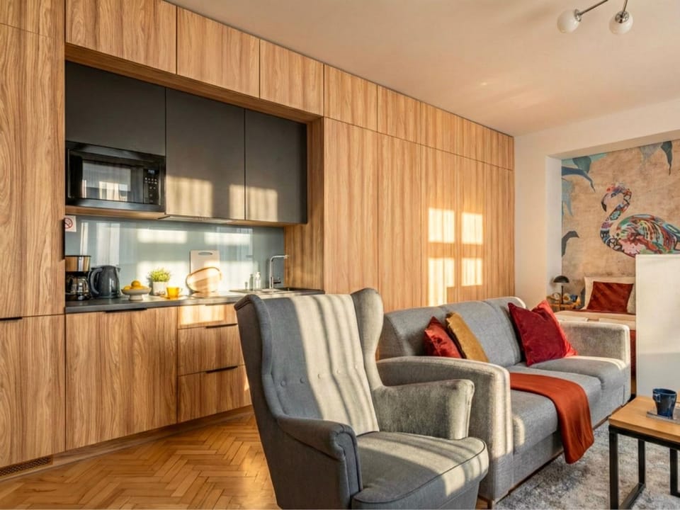 Coffee/tea facilities, Kitchen or kitchenette, Living room, Seating area