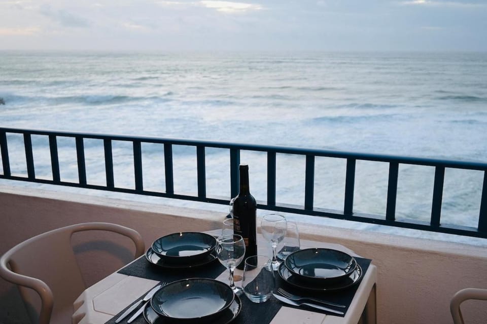 Natural landscape, View (from property/room), Balcony/Terrace, Dining area, Sea view