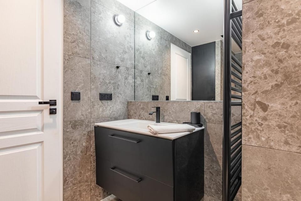 Elegant bright and air-conditioned 2 Bedroom apartment in Bastille Apartment in Paris