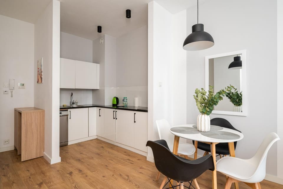 Kitchen or kitchenette, microwave, oven