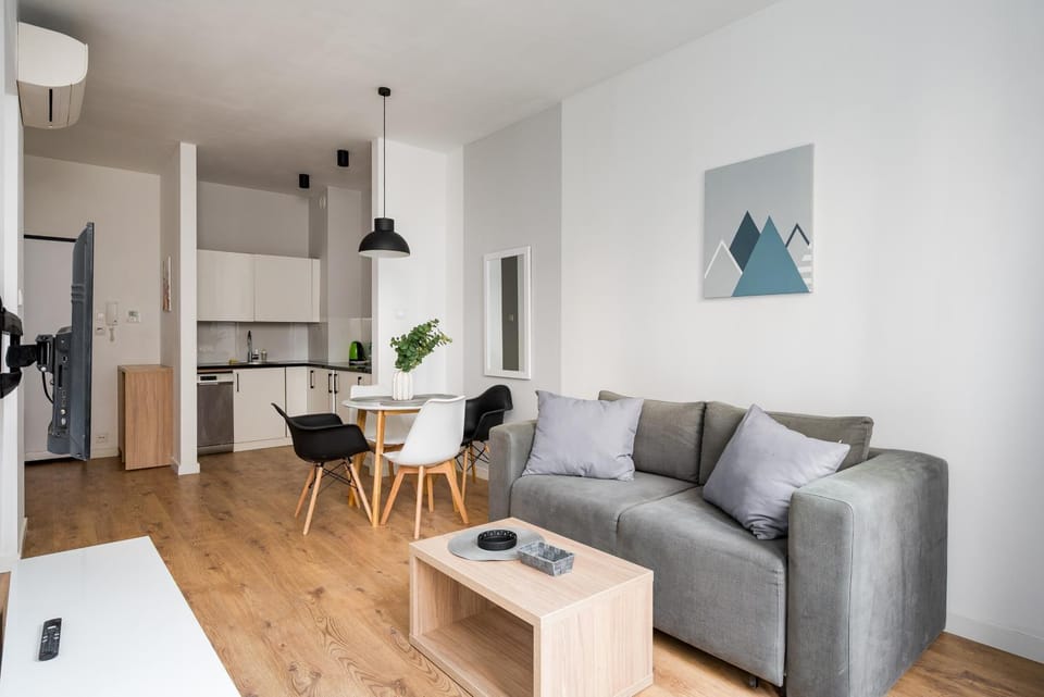 Kitchen or kitchenette, Living room, oven