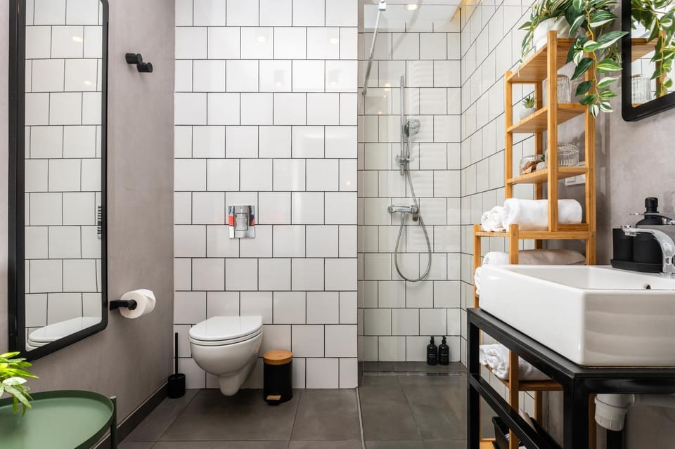 Shower, Toilet, Bathroom, heating, towels