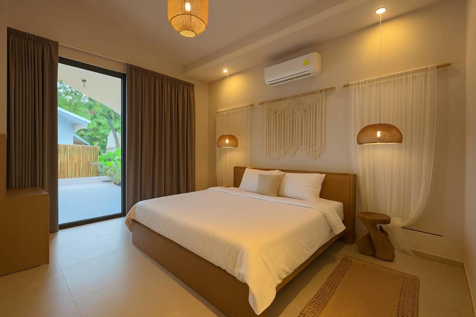 Bed, Photo of the whole room, Bedroom, air conditioner