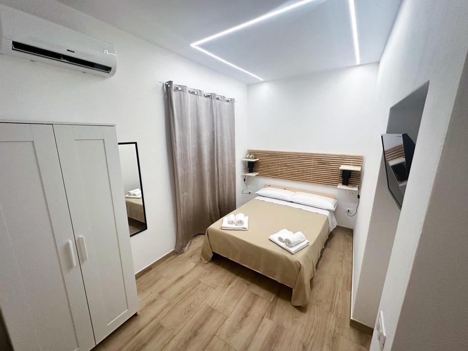 Bed, Photo of the whole room, wardrobe, air conditioner