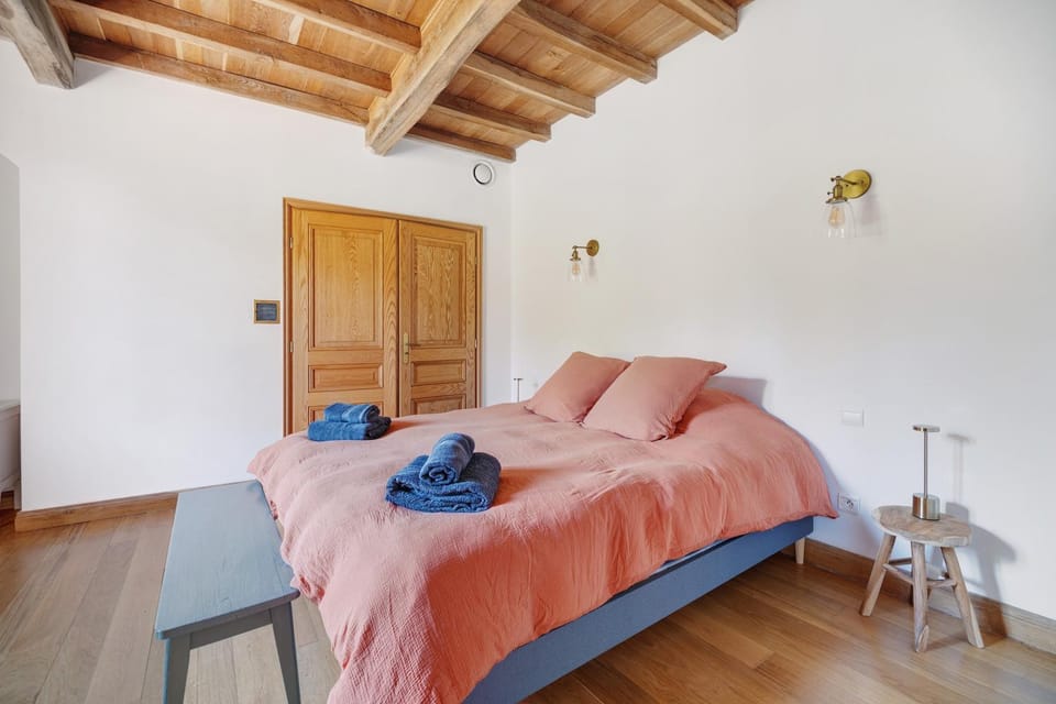 Property building, Living room, Bedroom