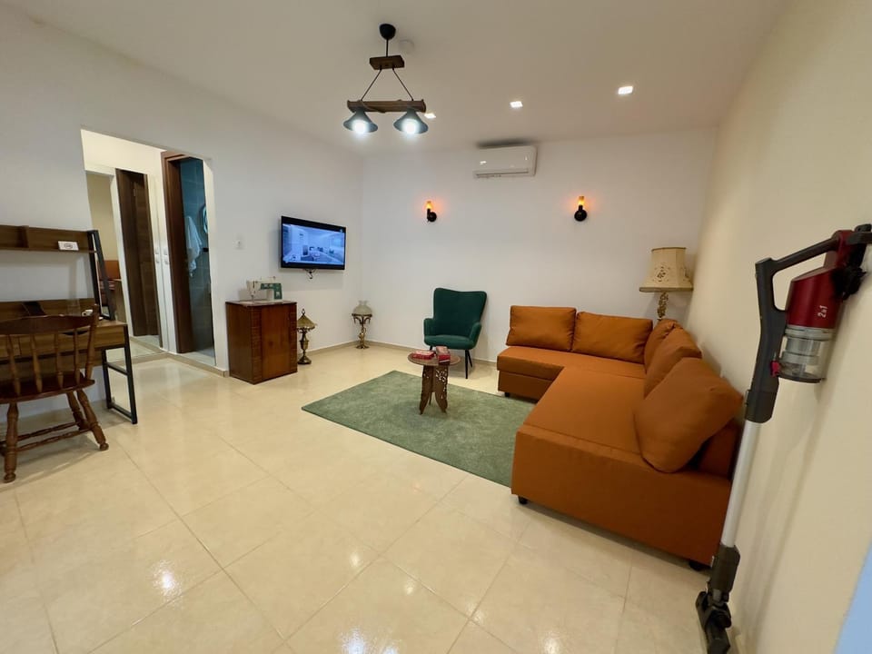 TV and multimedia, Living room, Seating area, air conditioner
