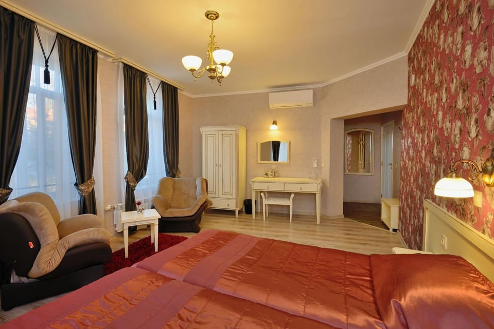 Seating area, Bedroom