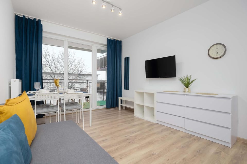 TV and multimedia, Living room, Seating area, Dining area, Evening entertainment