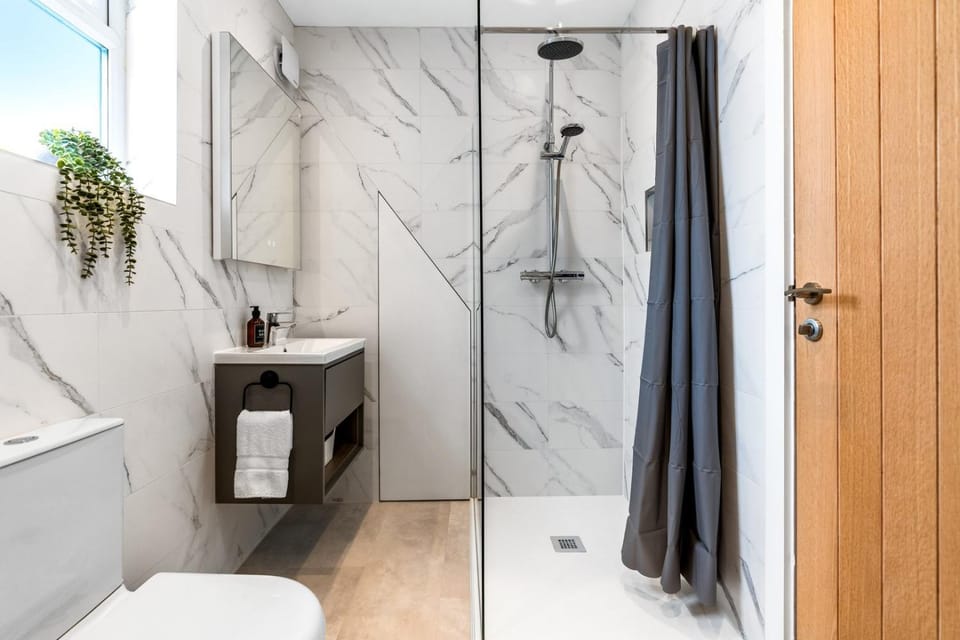 Toilet, Bathroom, towels