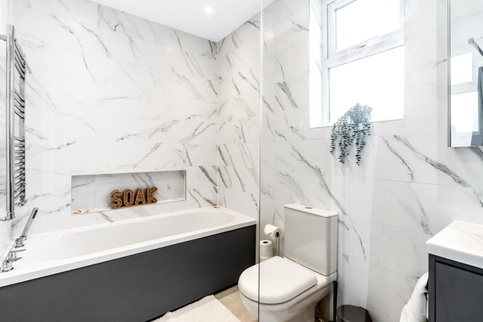 Shower, Toilet, Bathroom, Bath