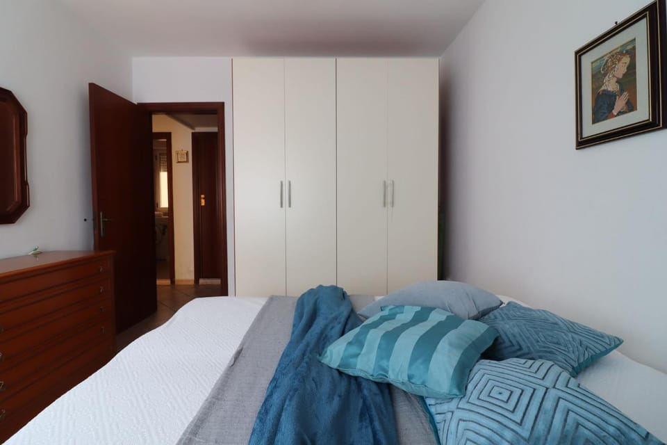 Bed, Decorative detail, Bedroom