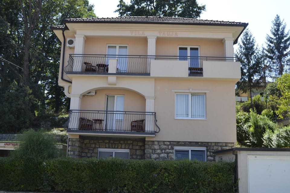 Property building, Facade/entrance, Day, Family