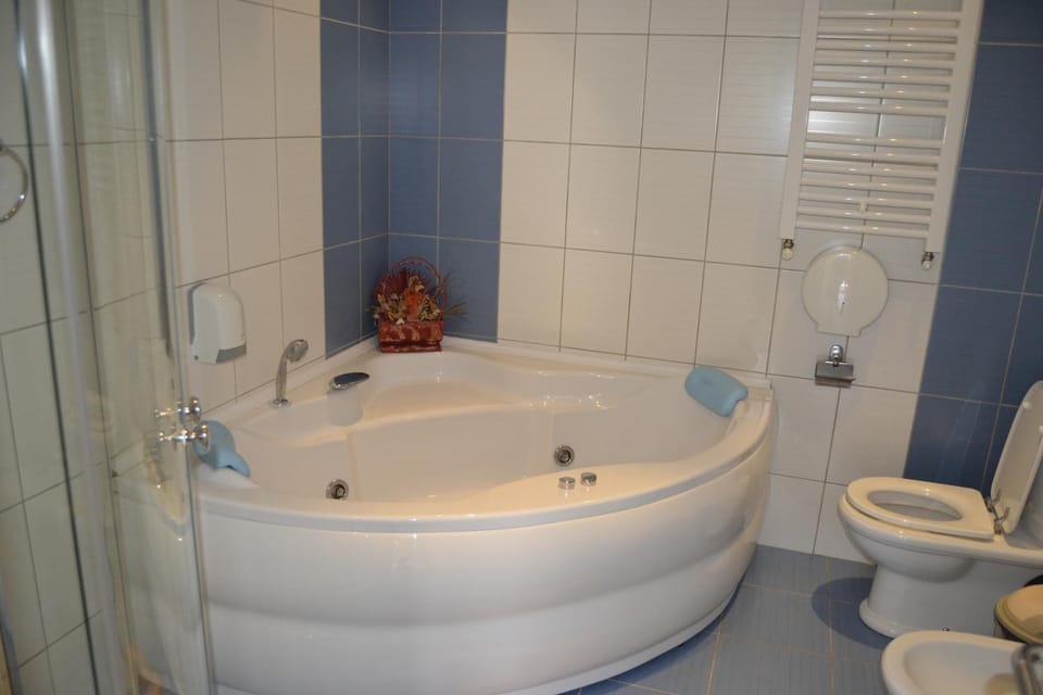 Shower, Hot Spring Bath, Hot Tub, Massage, Bathroom, Decorative detail