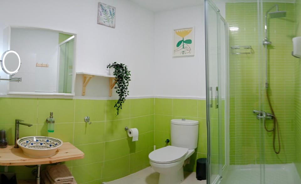 Shower, Toilet, Bathroom