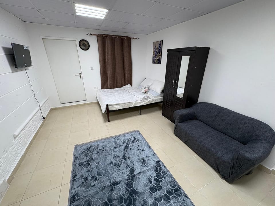 Bed, TV and multimedia, Bedroom, wardrobe