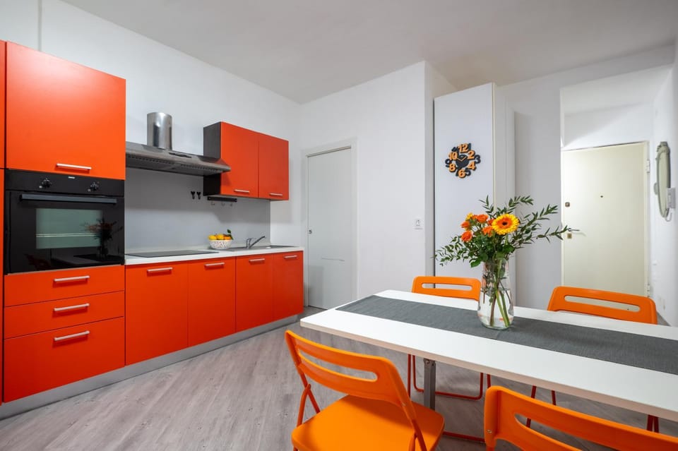 Kitchen or kitchenette, Dining area, oven, pet friendly, stove