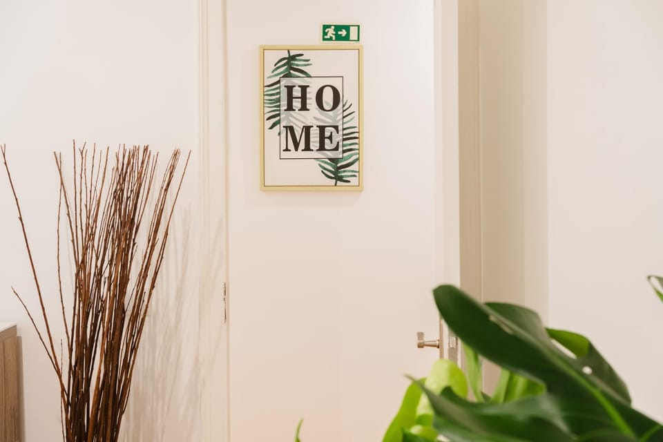 Large Central Penthouse 3 bath, sleeps 14 wAC Apartment in Lisbon
