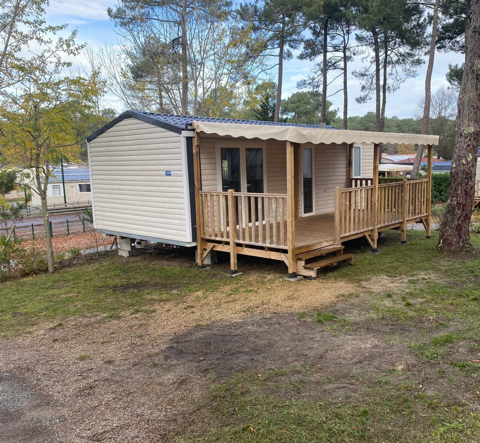 Les lodges des pins, bungalows paisibles dans les pins au cap ferret proche des pistes cyclables Campground/ 
RV Resort in Lege-Cap-Ferret