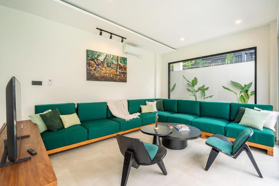Communal lounge/ TV room