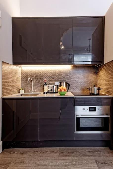 Classy Studio -Notting Hill-Ground floor-W2. Apartment in City of Westminster
