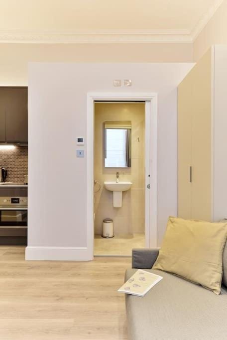 Classy Studio -Notting Hill-Ground floor-W2. Apartment in City of Westminster