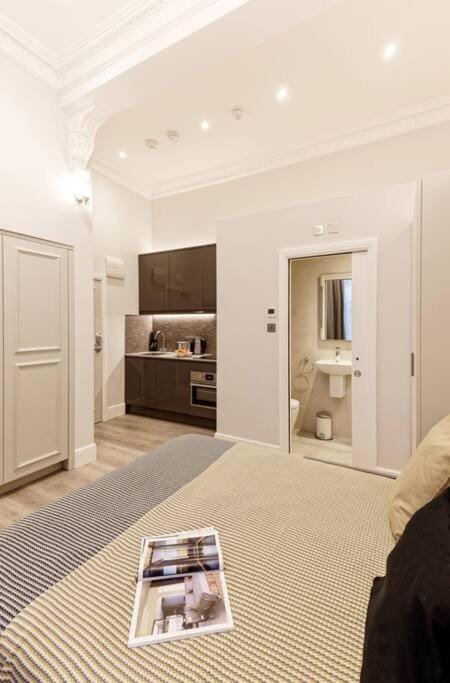 Classy Studio -Notting Hill-Ground floor-W2. Apartment in City of Westminster