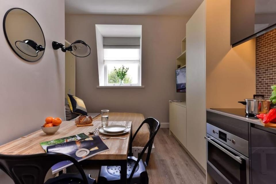 Modern & cosy micro studio at 4th floor Apartment in City of Westminster
