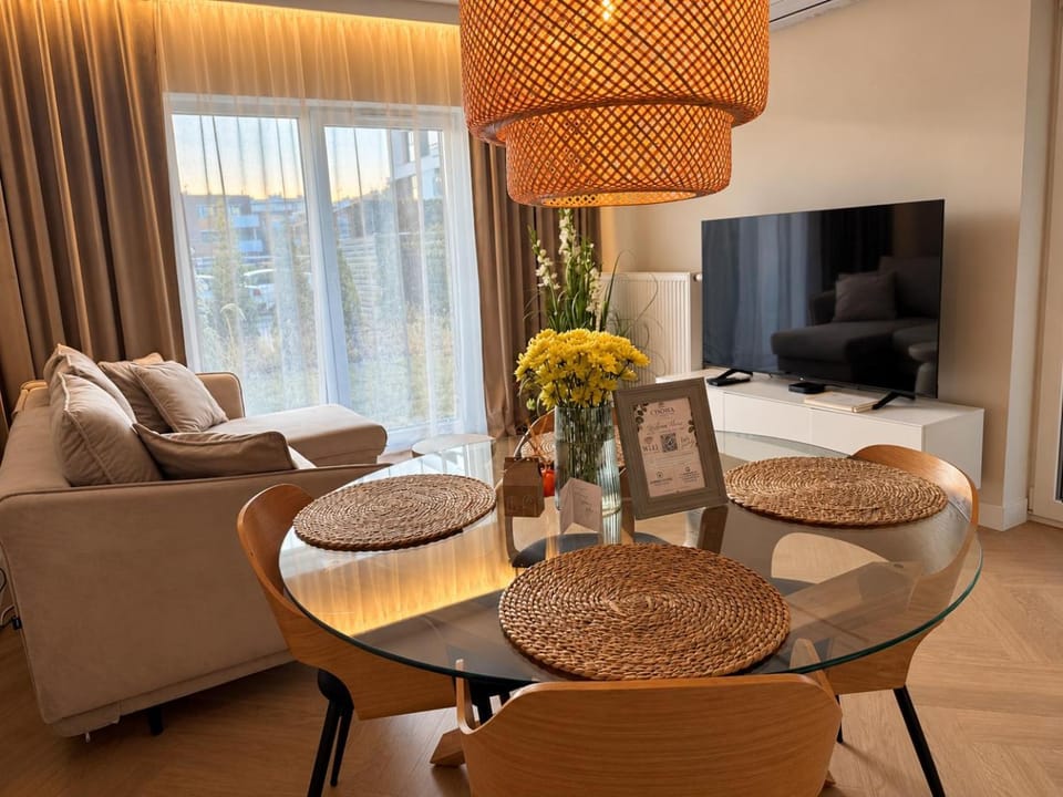 TV and multimedia, Living room, Dining area