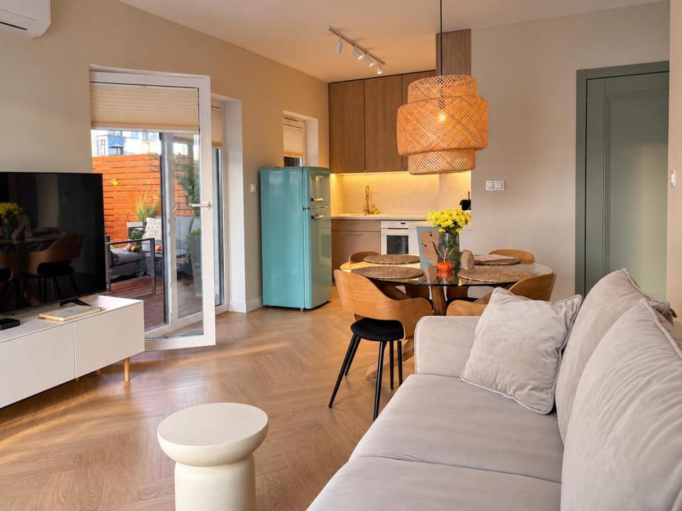 View (from property/room), Balcony/Terrace, Kitchen or kitchenette, Living room, Dining area, Garden view