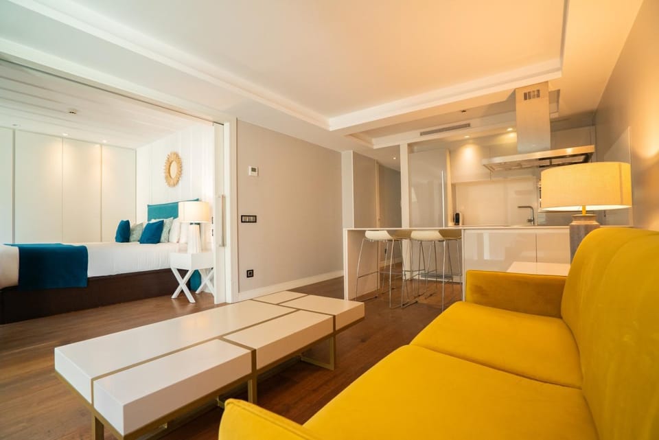 Living room, Seating area, Dining area