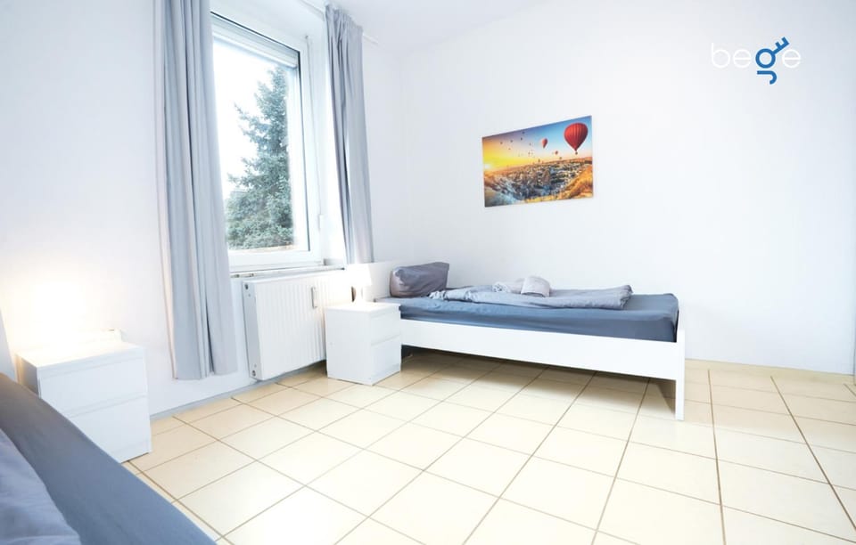 Bed, Photo of the whole room, Seating area, Bedroom