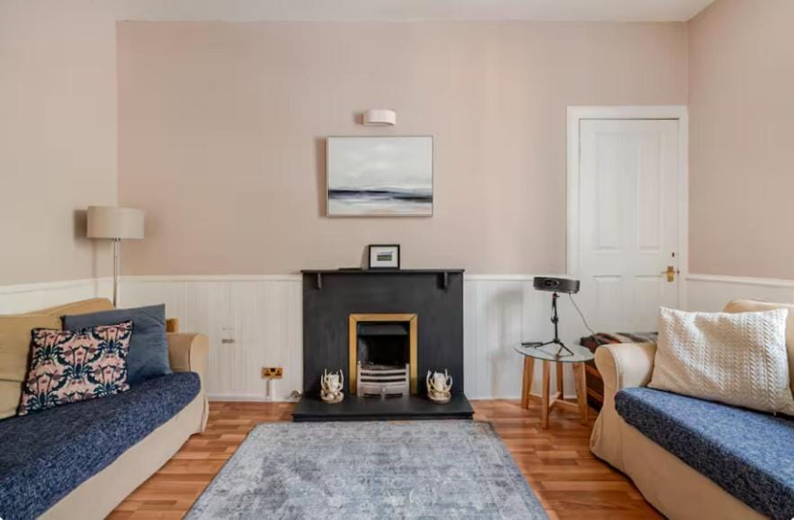 Edinburgh, DeanVillage Cosy Hideaway Apartment House in Edinburgh