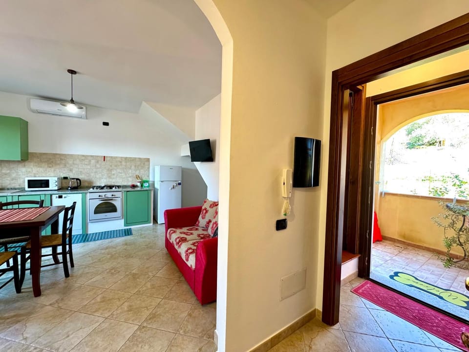 TV and multimedia, Kitchen or kitchenette, Living room, Dining area, oven