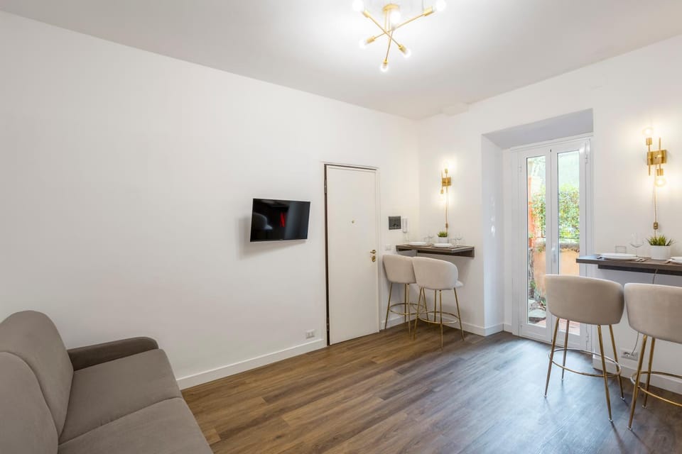 TV and multimedia, Kitchen or kitchenette, Living room, Seating area, Dining area